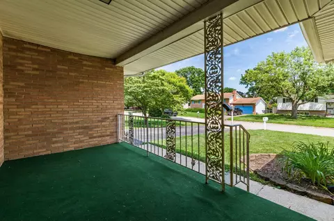 Exterior - 1417 Devonhurst Dr, Columbus, OH 43232 photo 2 of 10