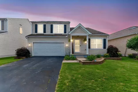 807 Holly Farms Dr, Blacklick, OH 43004