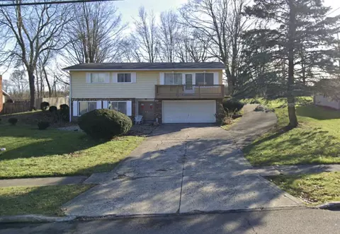 1674 Honeysuckle Dr, Mansfield, OH 44905
