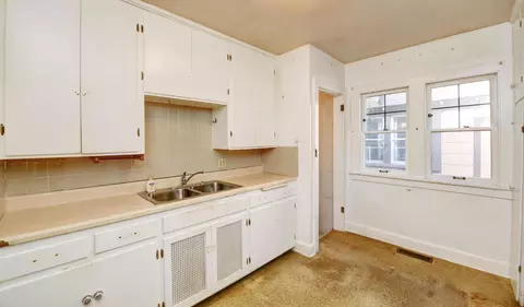 Kitchen - 486 E Tulane Rd, Columbus, OH 43202 photo 2 of 2