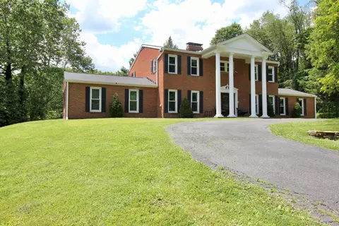 306 Beechwood Dr, Granville, OH 43023