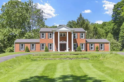 306 Beechwood Dr, Granville, OH 43023
