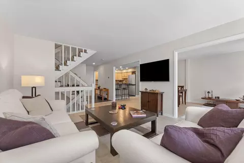 4532 Carriage Hill Ln, Columbus, OH 43220