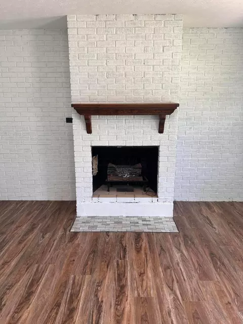 Living - 233 Florence Ave, Jackson, OH 45640 photo 2 of 2