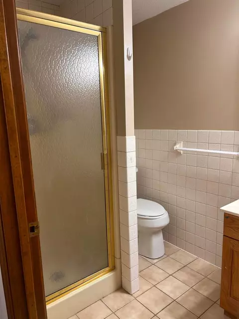 Bath - 233 Florence Ave, Jackson, OH 45640 photo 3 of 3