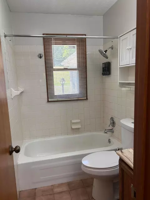 Bath - 233 Florence Ave, Jackson, OH 45640 photo 1 of 3