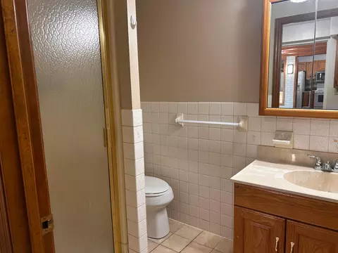 Bath - 233 Florence Ave, Jackson, OH 45640 photo 2 of 3