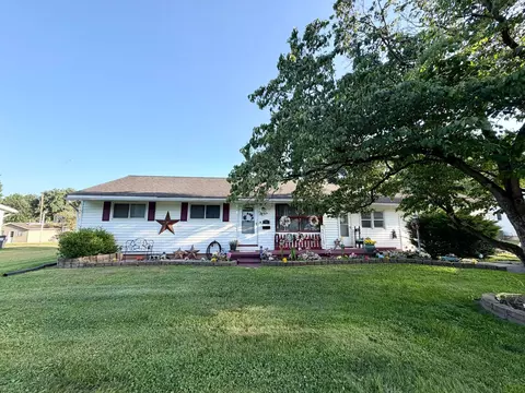 56 Beech Rock Dr, Zanesville, OH 43701