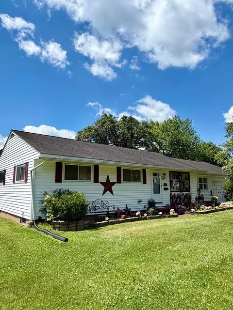 56 Beech Rock Dr, Zanesville, OH 43701