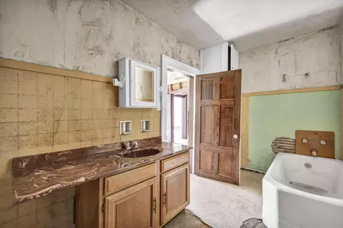 Bath - 3959 Larue Prospect Rd S, Prospect, OH 43342 photo 2 of 3