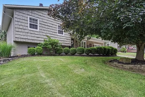 802 Larkspur Dr, Newark, OH 43055