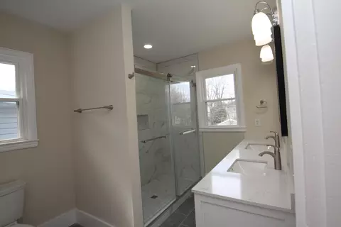 Bath - 711 Berkeley Rd, Columbus, OH 43205 photo 2 of 6