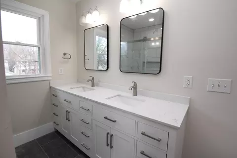 Bath - 711 Berkeley Rd, Columbus, OH 43205 photo 3 of 6