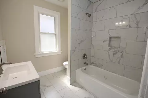Bath - 711 Berkeley Rd, Columbus, OH 43205 photo 6 of 6
