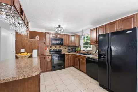 Kitchen - 2230 Summit View Rd, Powell, OH 43065 photo 1 of 4