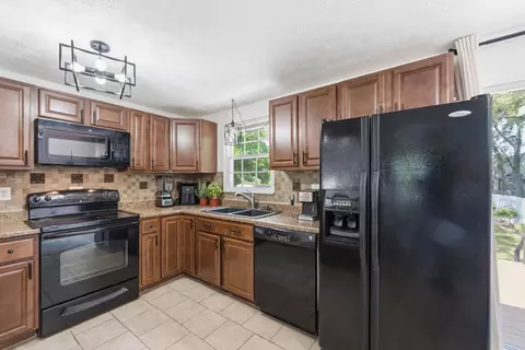 Kitchen - 2230 Summit View Rd, Powell, OH 43065 photo 4 of 4