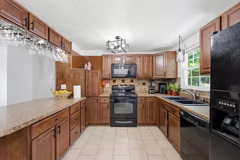 Kitchen - 2230 Summit View Rd, Powell, OH 43065 photo 3 of 4