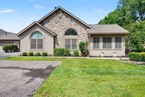 8760 Linksway Dr, Powell, OH 43065