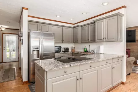 Kitchen - 127 Leawood Dr, Delaware, OH 43015 photo 2 of 4