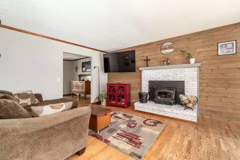 Living - 127 Leawood Dr, Delaware, OH 43015 photo 4 of 5