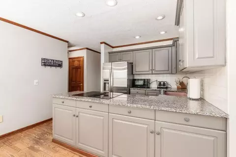 Kitchen - 127 Leawood Dr, Delaware, OH 43015 photo 1 of 4