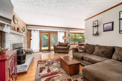 Living - 127 Leawood Dr, Delaware, OH 43015 photo 5 of 5