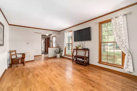 Living - 127 Leawood Dr, Delaware, OH 43015 photo 3 of 5