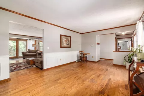 Living - 127 Leawood Dr, Delaware, OH 43015 photo 2 of 5