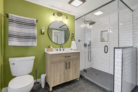 Bath - 174 E Morrill Ave, Columbus, OH 43207 photo 1 of 3