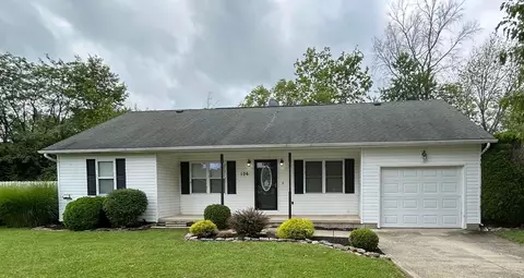 106 Liberty Pl, Bloomingburg, OH 43106