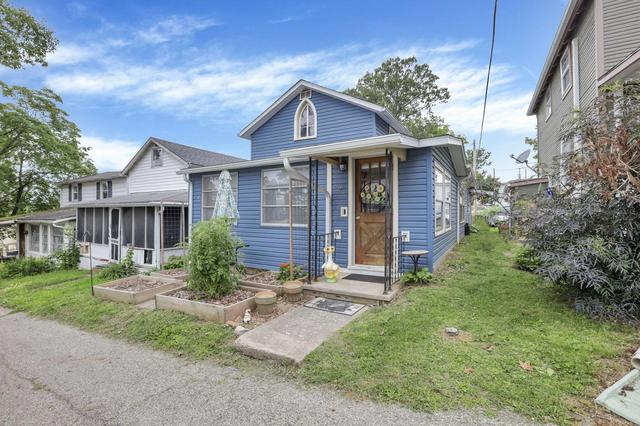 8 1st St, Lancaster, OH 43130
