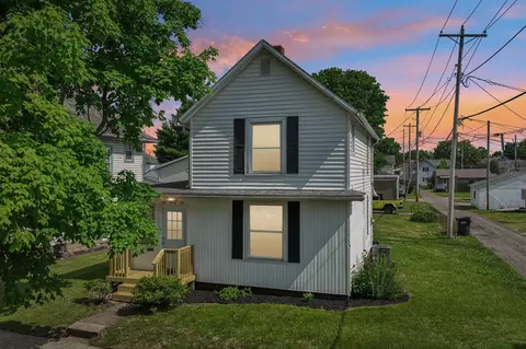 922 Pine St, Coshocton, OH 43812