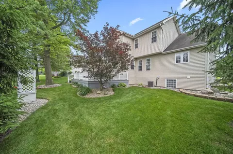 Exterior - 1506 Eagle Pass Dr, Marion, OH 43302 photo 6 of 13