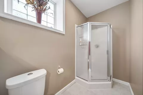 Bath - 1506 Eagle Pass Dr, Marion, OH 43302 photo 13 of 13