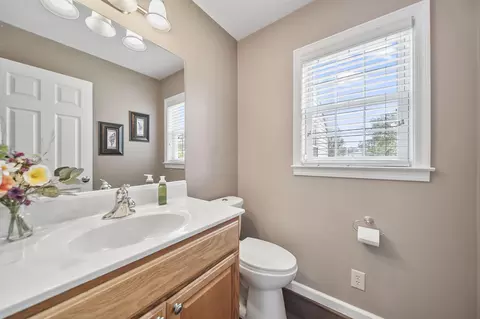Bath - 1506 Eagle Pass Dr, Marion, OH 43302 photo 1 of 13