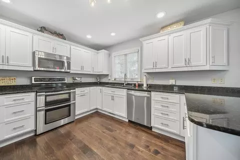 Kitchen - 1506 Eagle Pass Dr, Marion, OH 43302 photo 3 of 5