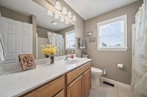 Bath - 1506 Eagle Pass Dr, Marion, OH 43302 photo 8 of 13