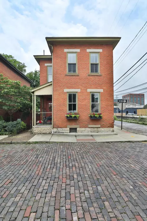 31 E Blenkner St, Columbus, OH 43215