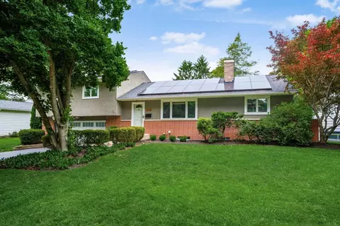 258 Sinsbury Dr N, Worthington, OH 43085
