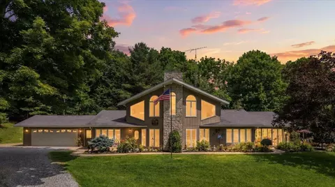 23479 Thompson Rd, Howard, OH 43028