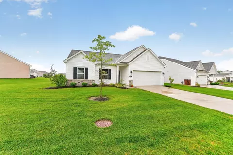 327 Mannaseh Dr W, Granville, OH 43023