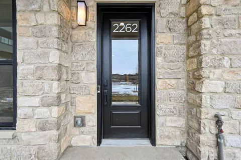 2262 Quarry Trails Dr, Columbus, OH 43228