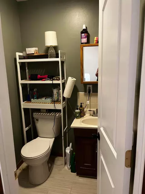 Bath - 204 Cedar Heights Rd, Circleville, OH 43113 photo 1 of 6