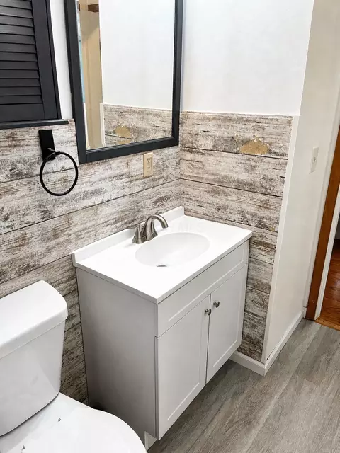 Bath - 204 Cedar Heights Rd, Circleville, OH 43113 photo 6 of 6