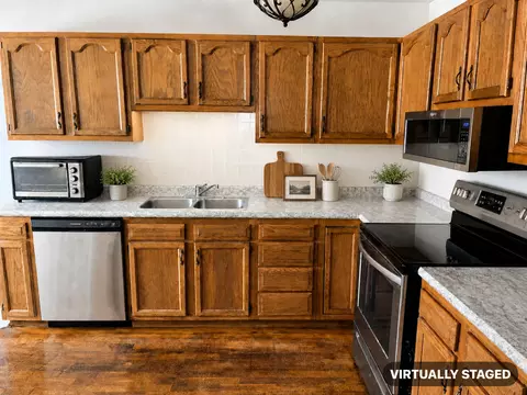 Kitchen - 204 Cedar Heights Rd, Circleville, OH 43113 photo 4 of 6