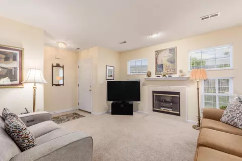 2469 Warm Springs Dr, Hilliard, OH 43026
