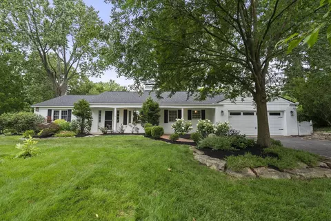883 Clover Dr, Columbus, OH 43235