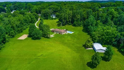 255 Briarwood Dr, Newark, OH 43055