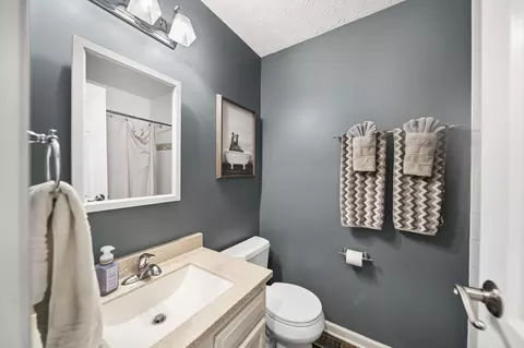 Bath - 2460 Cornwall Ct, Powell, OH 43065 photo 2 of 9