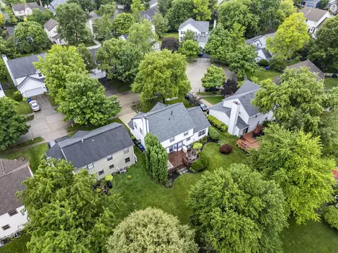 View/Area - 2460 Cornwall Ct, Powell, OH 43065 photo 4 of 12